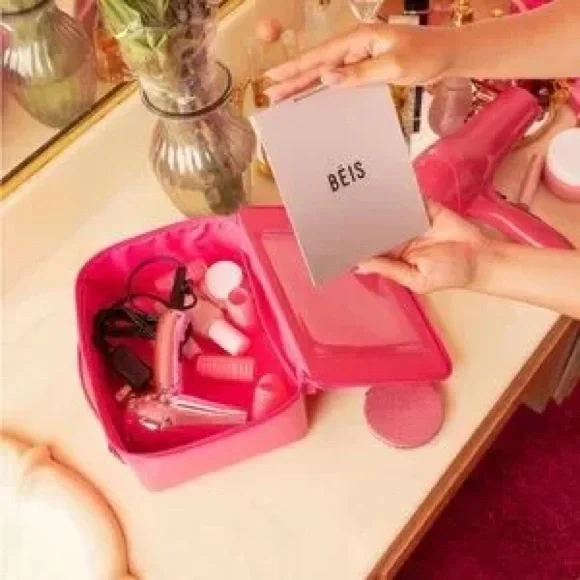 🩷BEIS X BARBIE cosmetic case NWT🩷 - Picture 3 of 5